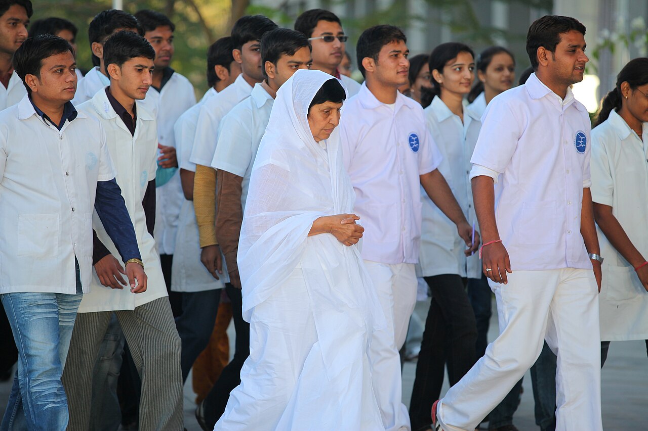 Acharya Shri Chandanaji - Walking with the College Students