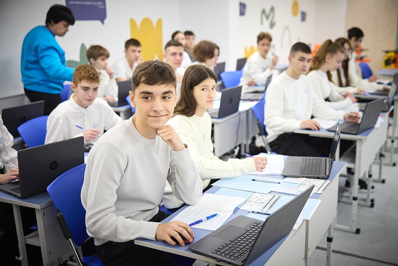 In Zaporizhzhia, the President Visited an Underground School and Spoke with Children on December 12, 2024 - 1