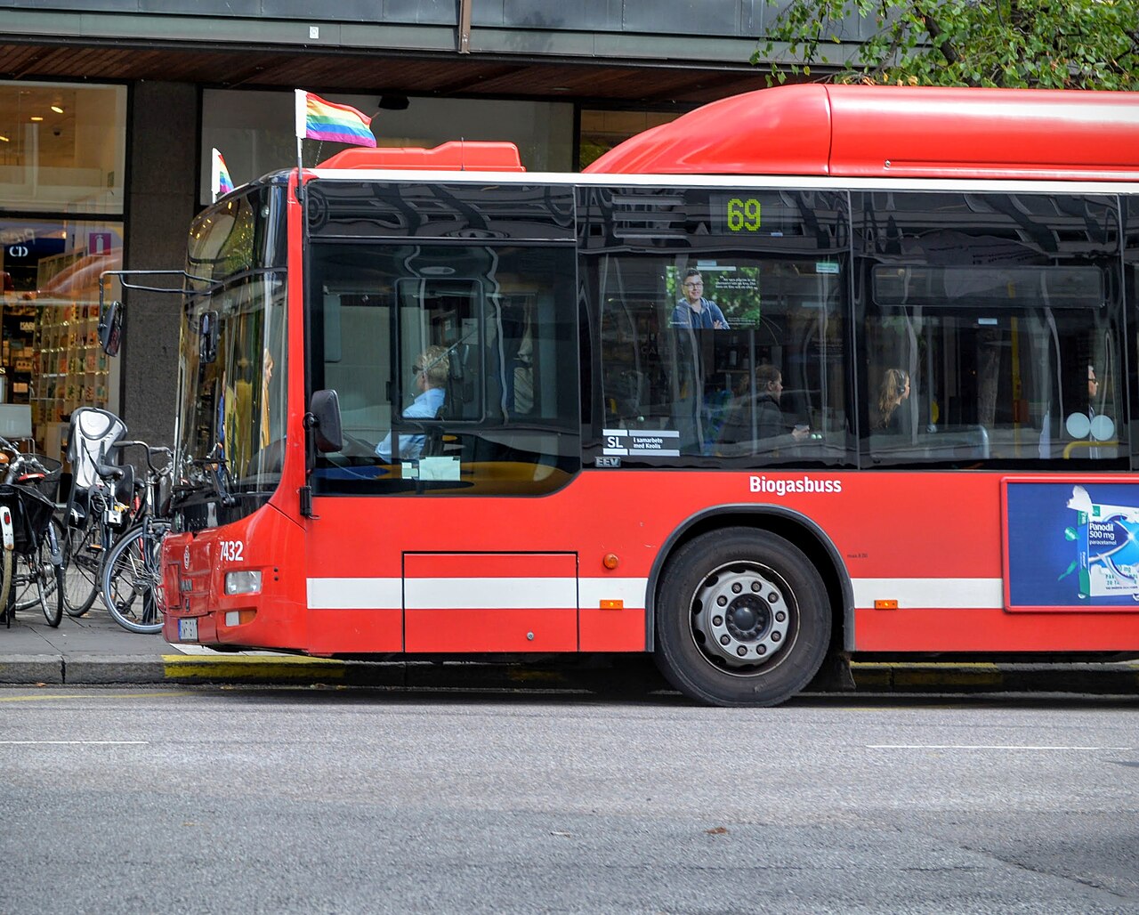 SL Bus with LGBT Rainbow Flag 01 - Stockholm Pride 2015 by Jonatan Svensson Glad.JPG