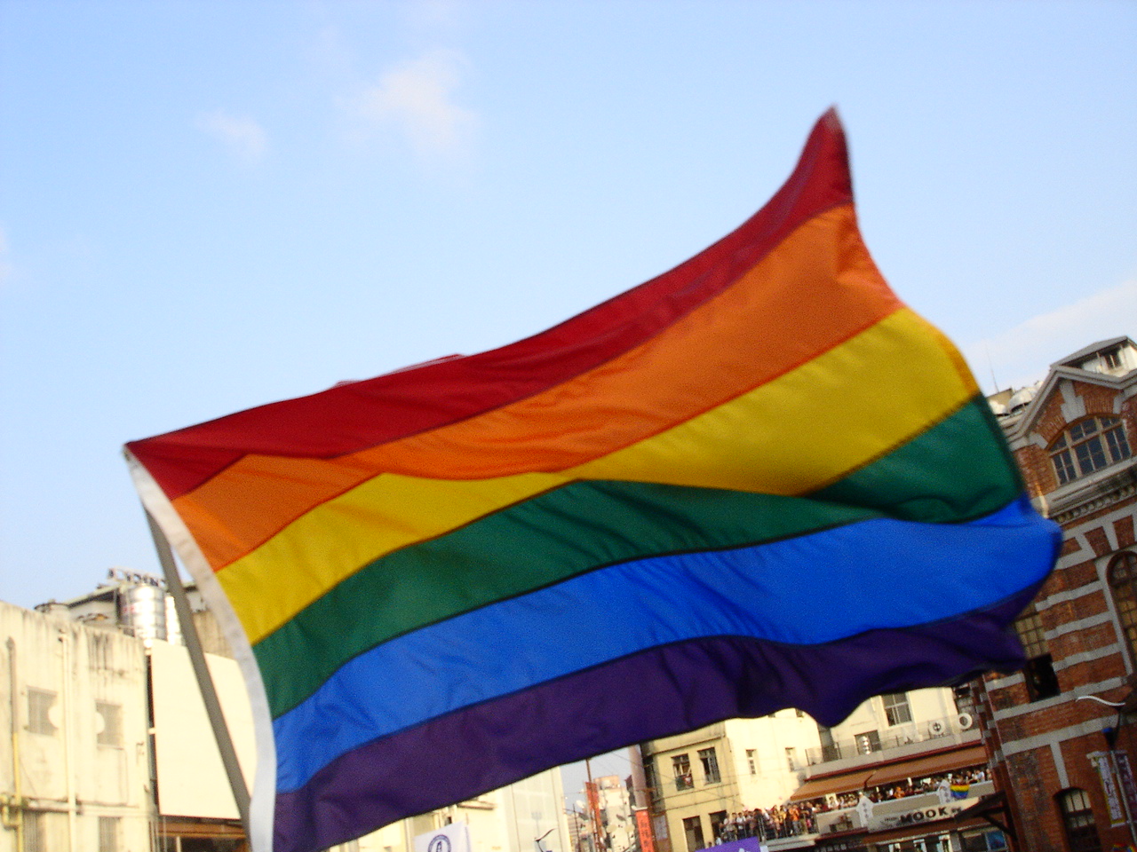 Flying rainbow flag at Taiwan Pride 20041106
