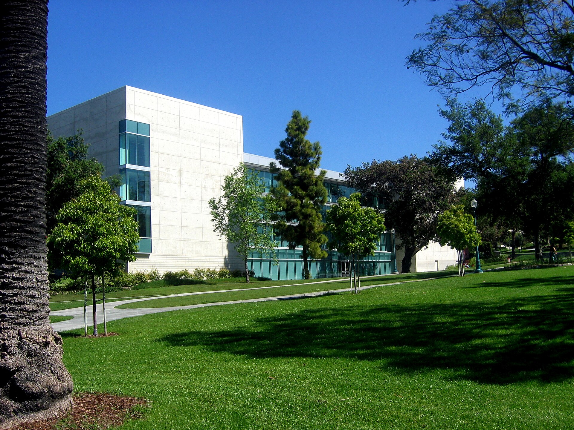 Whittier College 2 (6975899).jpg